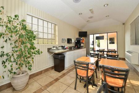 Lax Stadium Inn - 13