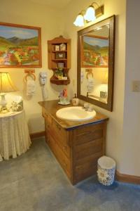 Blue Mountain Mist Country Inn - 70