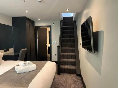 Hatton Garden - 12