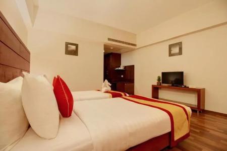 Monarch Luxur - Infantry Road - 17