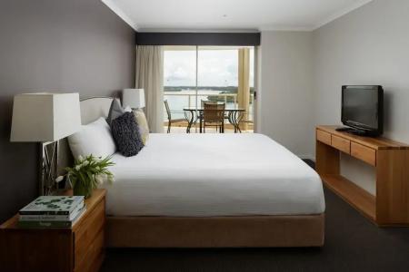 Rydges - 196