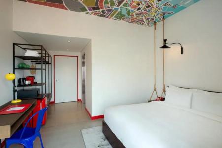 Hampton by Hilton Dubai Al Seef - 13