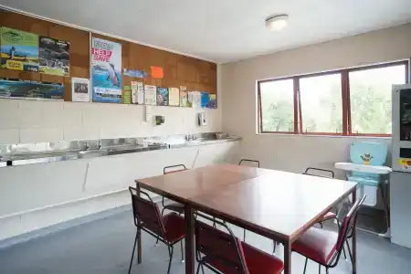 Nelson City Top 10 Holiday Park - 12