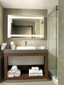 The Broadway - a DoubleTree by Hilton - 46