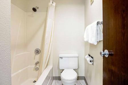 Quality Inn - 7