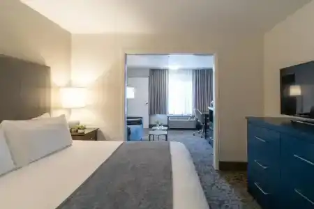 Oxford Suites Portland - Jantzen Beach - 43