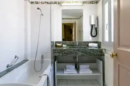 Best Western Le Guilhem - 61