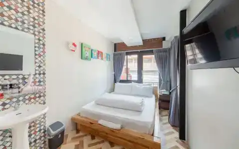 Sleep Walker Poshtel - 88