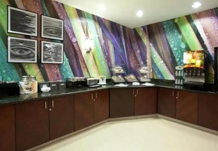 SpringHill Suites Portland Airport - 11