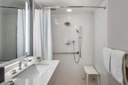 Sheraton Suites Old Town - 71
