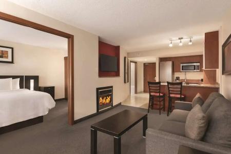 Embassy Suites by Hilton - - 41