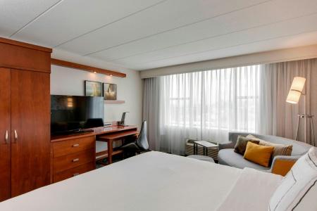 Courtyard by Marriott Boston Logan Airport - 6