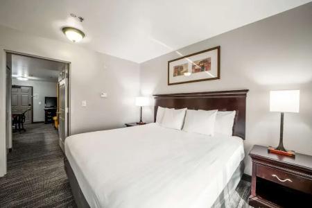 Country Inn & Suites by Radisson, at Mills, CA - 39