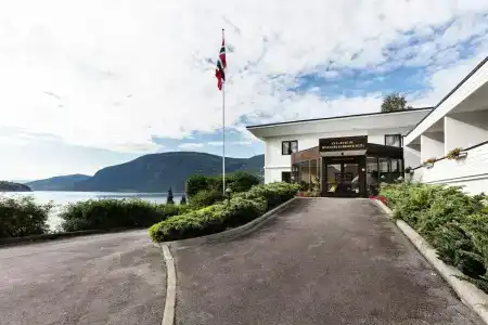 Olden Fjordhotel - 0