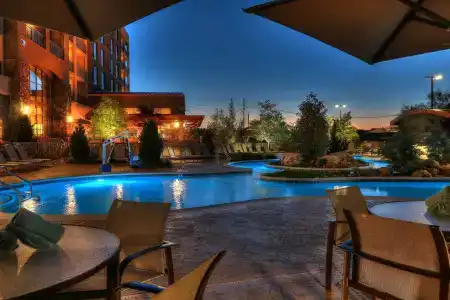 Courtyard by Marriott - 19