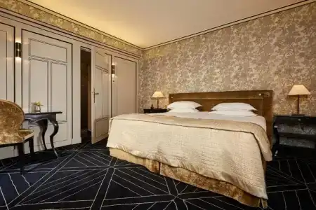 Le Pavillon de la Reine & Spa - Small Luxurys of the World - 161