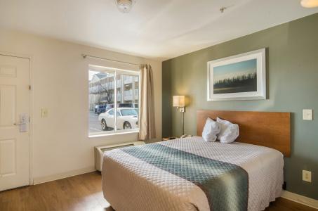 HomeTowne Studios by Red Roof Denver - Airport/Aurora - 1