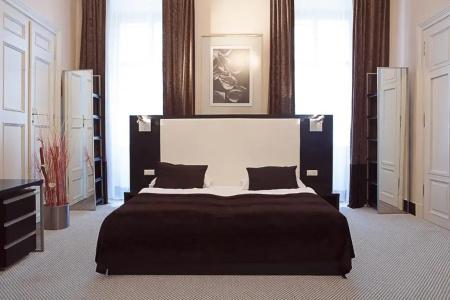 Old Town Square Residence by Emblem - 45