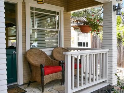 Briarwood Inn - 201