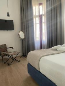 Maroon Bottle Boutique Suites - 33