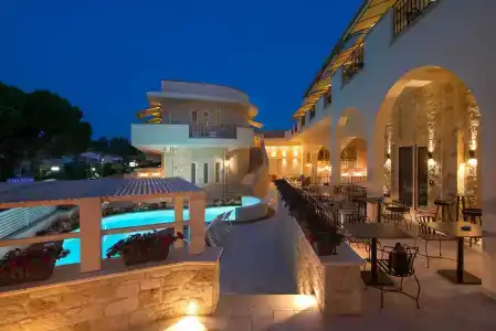 Neikos Mediterraneo Luxury Suites - 19