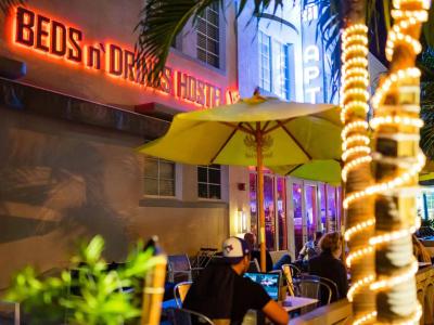Beds n' Drinks - 15