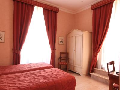 Roman Terrace - 3