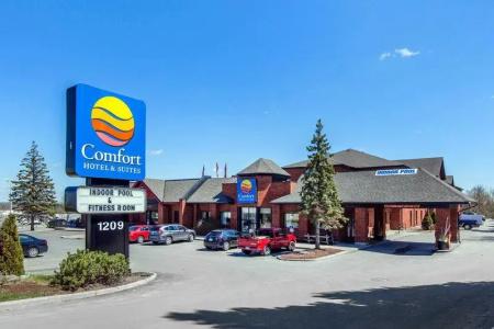 Comfort & Suites - 30