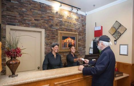 O'Brien Riverwalk Boutique - 23
