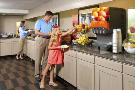 Hampton Inn Hilton Head - 11