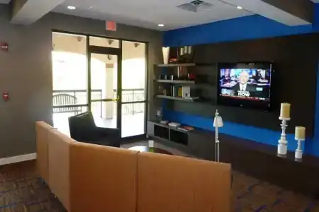 Courtyard by Marriott Waterfront - 1
