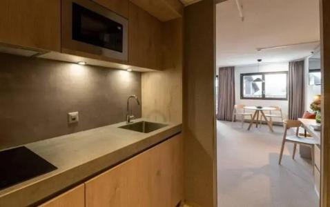 Victoria & Residence - 94