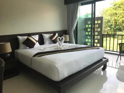 Amarina Green - 20