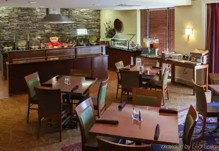 DoubleTree by Hilton Atlanta Airport - 26