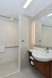 SpringHill Suites by Marriott Charlotte Uptown - 53