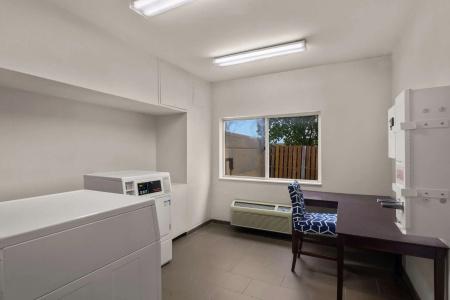 Comfort Inn & Suites - 4