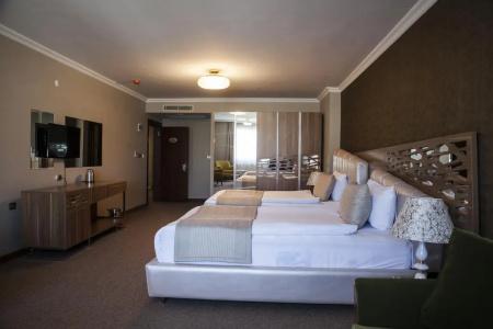 Royal Milano - 4