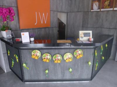 JW Boutique - 9