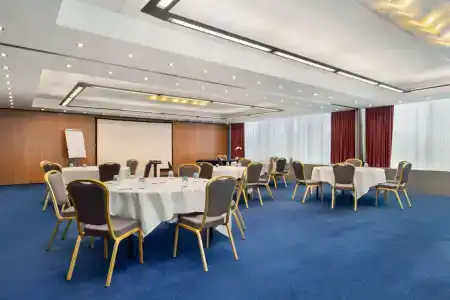 Ramada Encore by Wyndham Geneva - 12