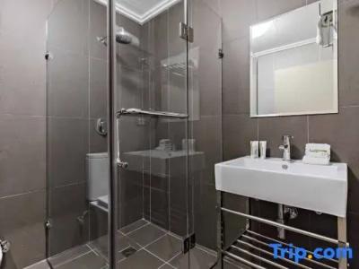 The Bayswater - 83