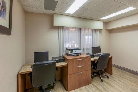 Best Western Plus Inn & Suites - 6