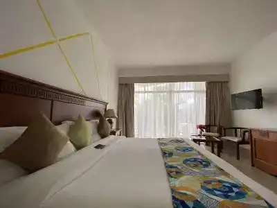Golden Tulip - 68