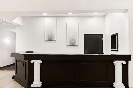 Sans Boutique & Suites - 10