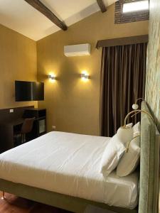 Excellence Suite - 84