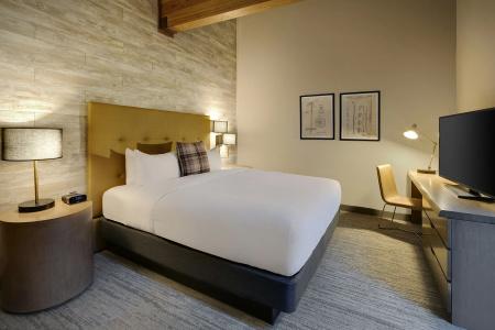DoubleTree by Hilton - 30