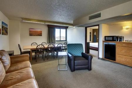 EverSpring Inn & Suites - 57
