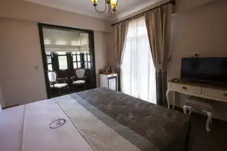 Livia Garden - 1