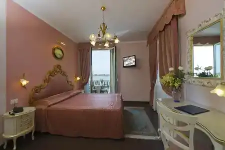 Viktoria Palace - 95