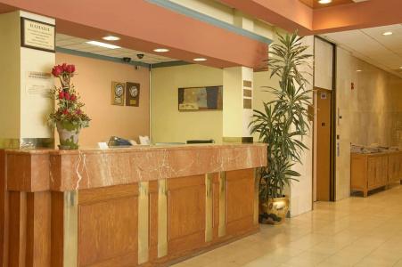 Ramada by Wyndham Los Angeles/Wilshire Center - 1
