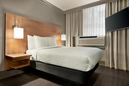 Days Inn by Wyndham Downtown - 21